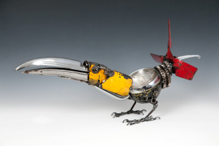 Illustration for article titled These Sculptures Turn Car Parts Into An Entire Animal Kingdom